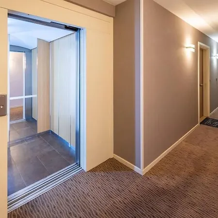 L'excellence-8min Aeroport-terrasse-parking Prive Apartment